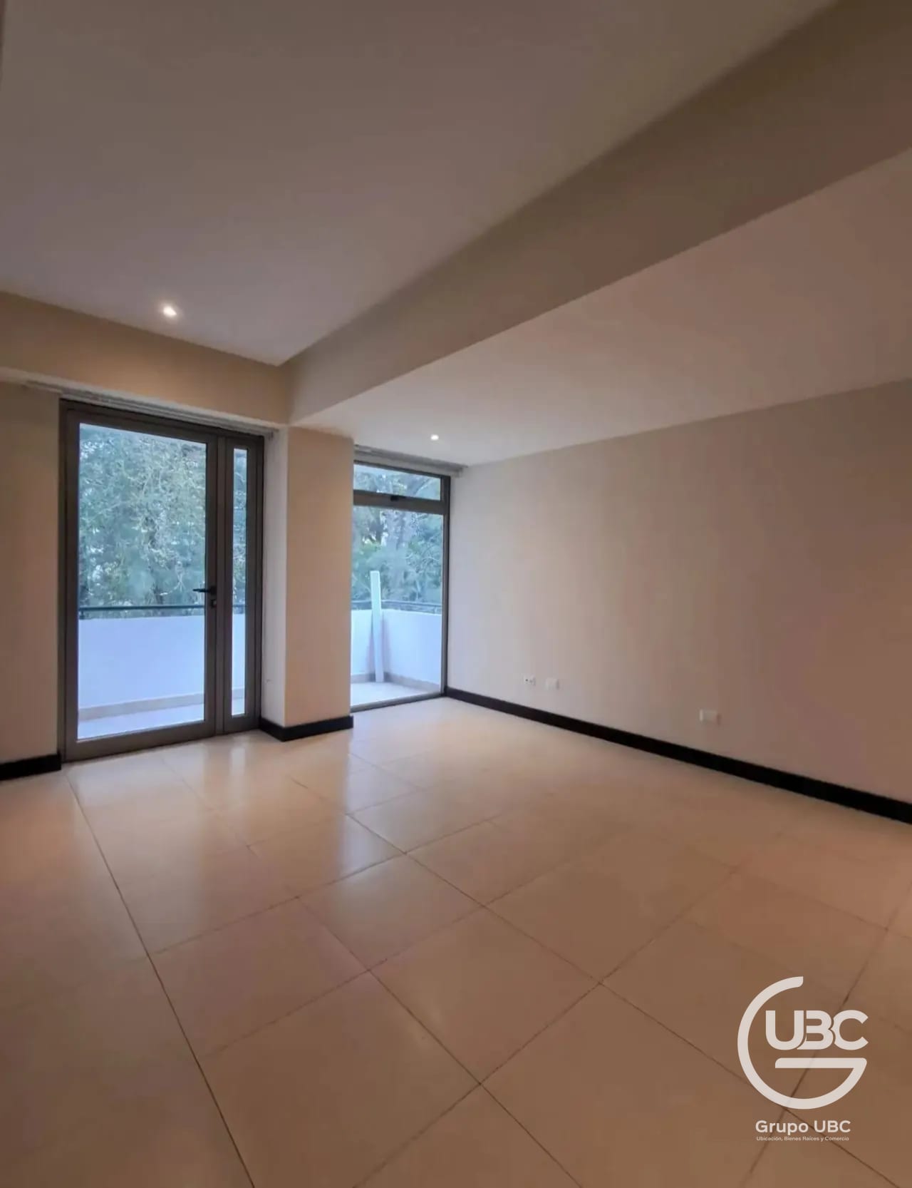 Amplio apartamento en renta en zona 14 sobre 5ta. Avenida — Apartamento en Alquiler en Cobella, Zona 14, Guatemala, Ciudad — foto 7 de 14