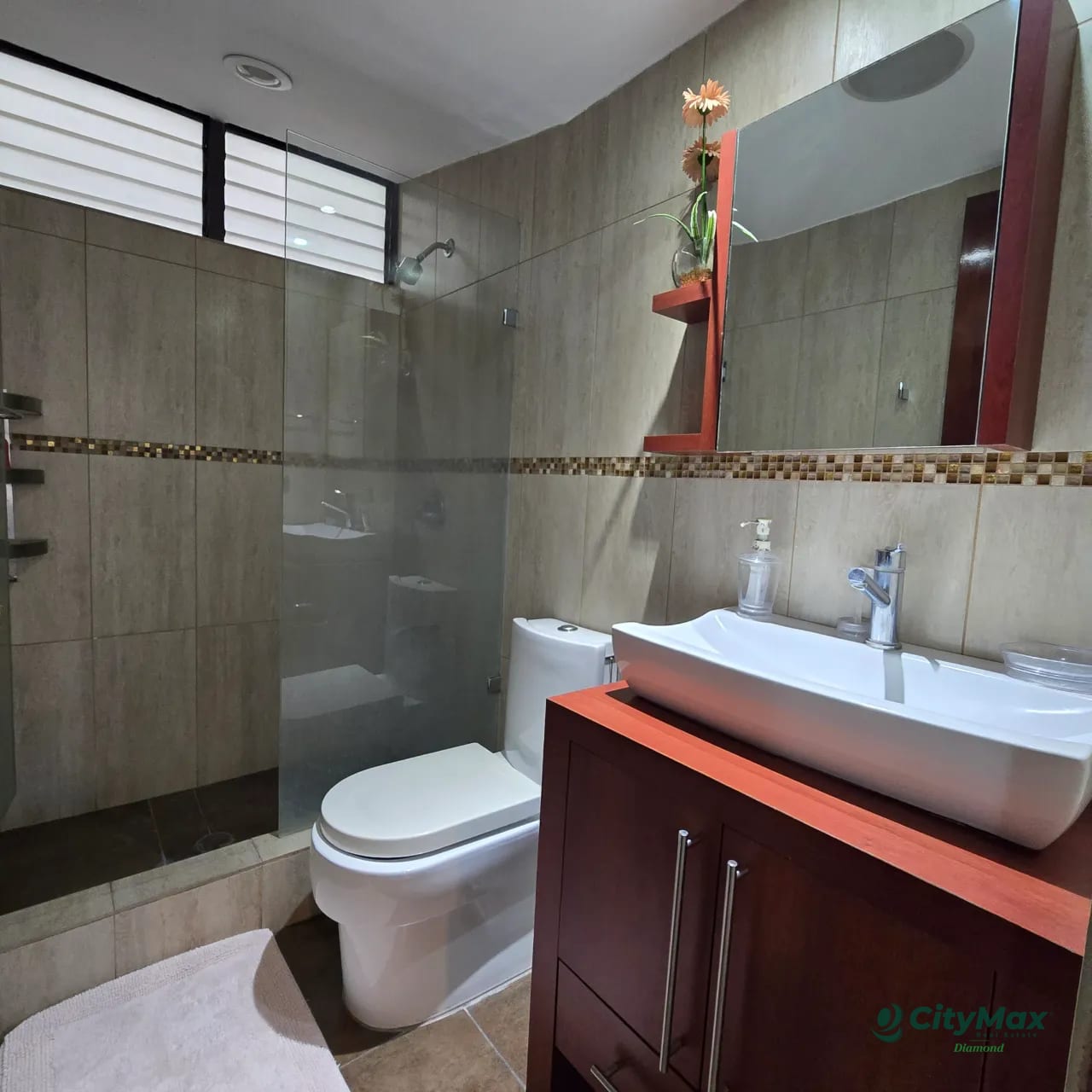 Apartamento en venta/ renta zona 10 — Apartamento en Venta en Moradas del Acueducto, Zona 10, Guatemala, Ciudad — foto 8 de 9