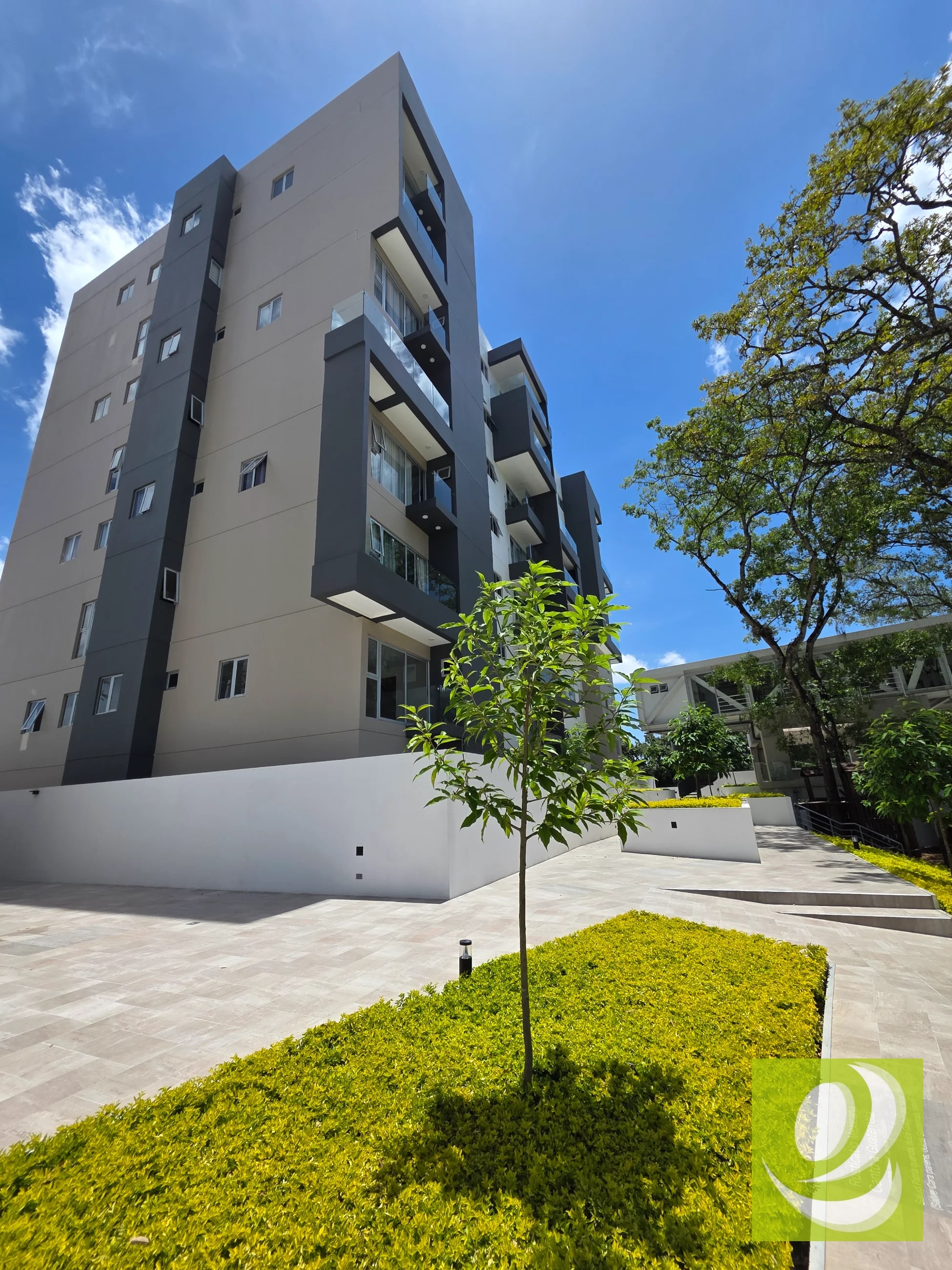 EXCLUSIVO APARTAMENTO DE 2 NIVELES EN CONDADO NARANJO - 1