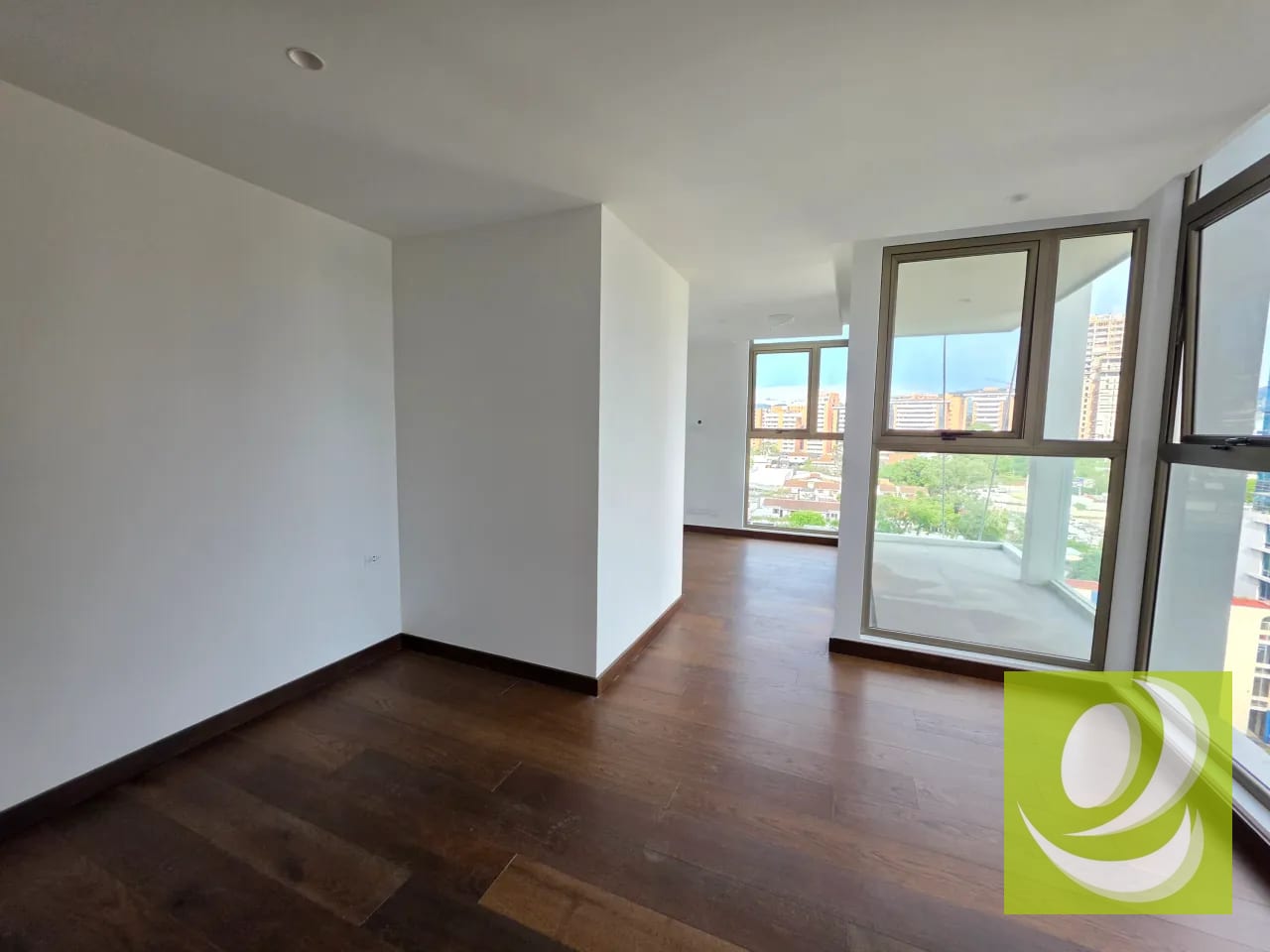 Apartamento en VENTA O RENTA zona 10 con linea blanca — Apartamento en Venta en Atarah, Zona 10, Guatemala, Ciudad — foto 2 de 17