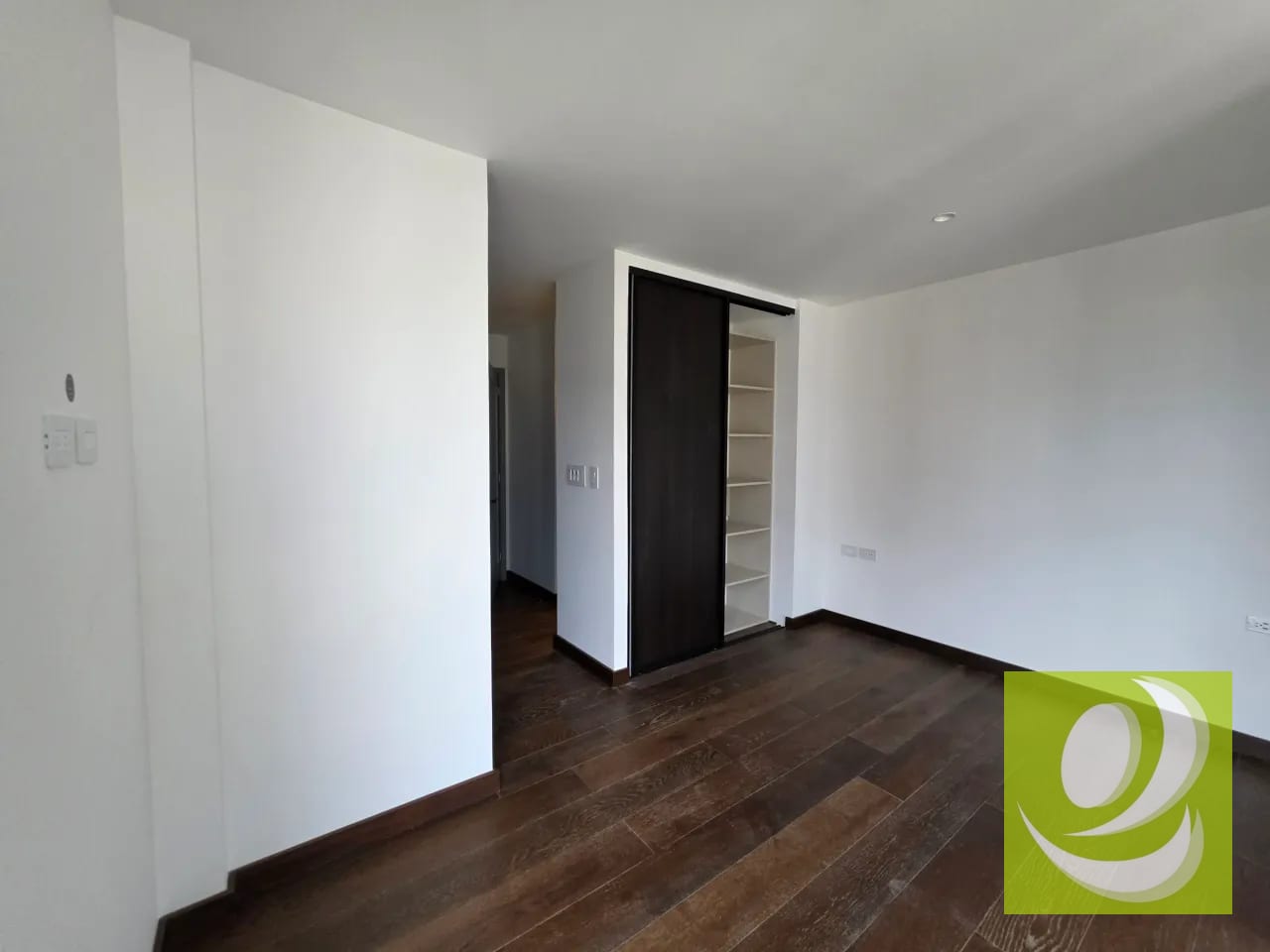 Apartamento en VENTA O RENTA zona 10 con linea blanca — Apartamento en Venta en Atarah, Zona 10, Guatemala, Ciudad — foto 3 de 17