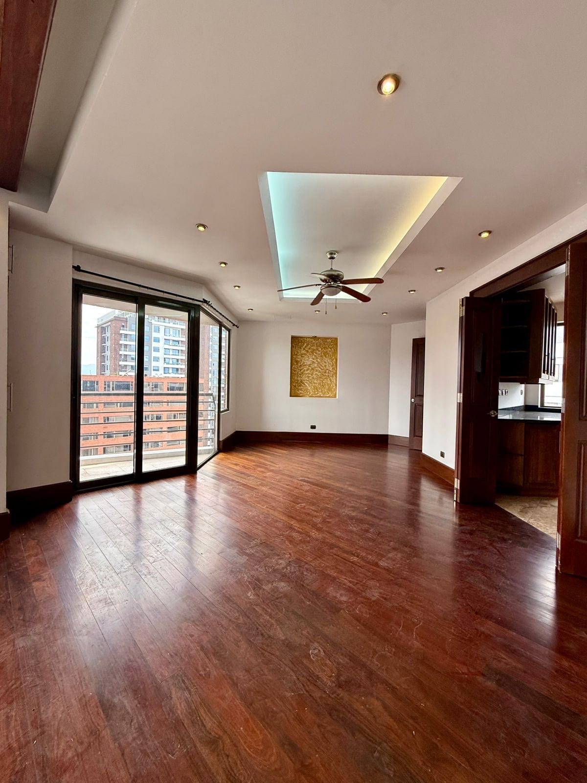 Apartamento en venta | 4 habitaciones | 2 niveles | 4 parqueos | Plenum, zona 14 — Apartamento en Venta en Zona 14, Guatemala, Ciudad — foto 4 de 15