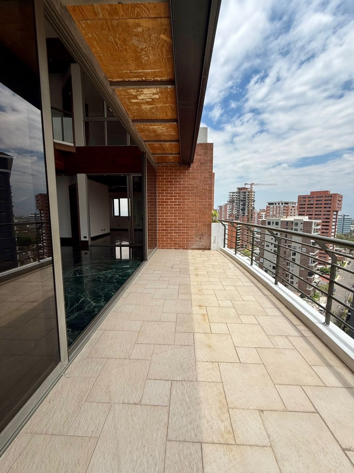 Apartamento en venta | 4 habitaciones | 2 niveles | 4 parqueos | Plenum, zona 14 — Apartamento en Venta en Zona 14, Guatemala, Ciudad — foto 12 de 15