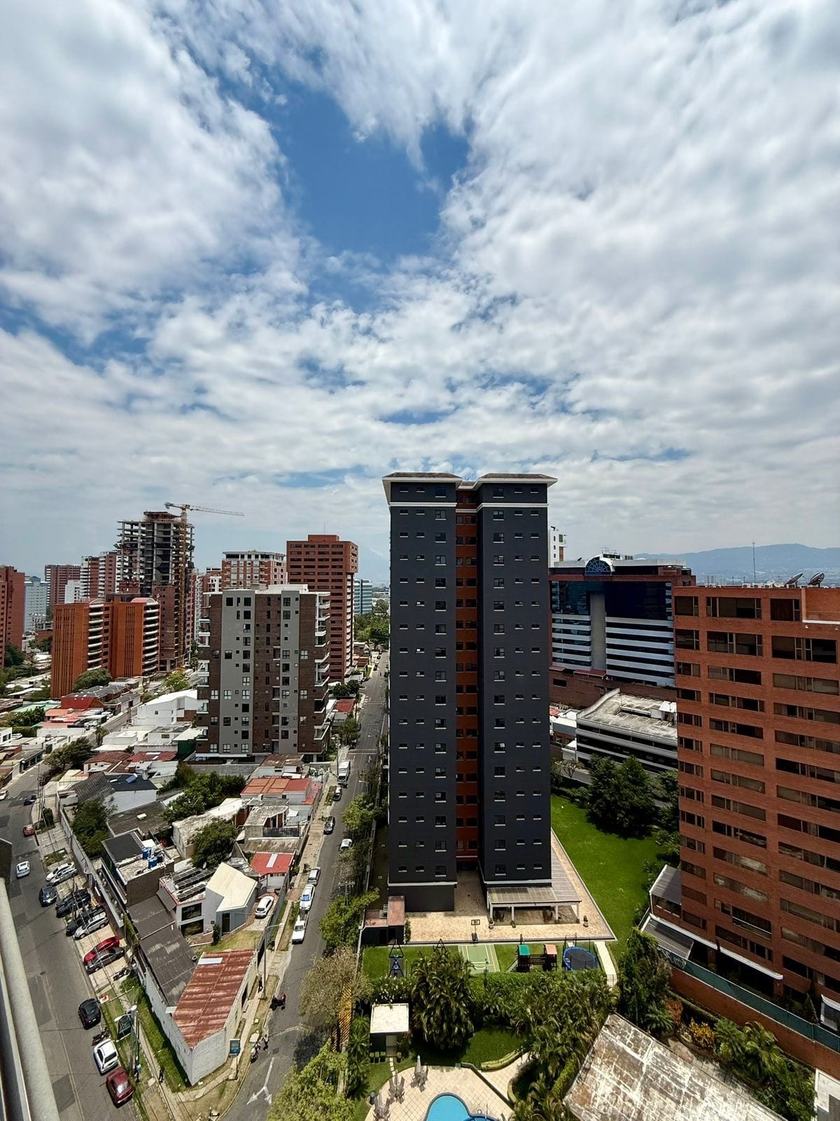 Apartamento en venta | 4 habitaciones | 2 niveles | 4 parqueos | Plenum, zona 14 — Apartamento en Venta en Zona 14, Guatemala, Ciudad — foto 13 de 15