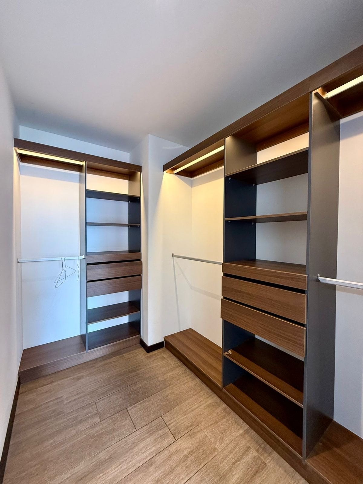 Apartamento en venta | 151 mts2 | 3 habitaciones | 2.5 baños | Dorm. Servicio — Apartamento en Venta en IQ10, Zona 10, Guatemala, Ciudad — foto 7 de 8