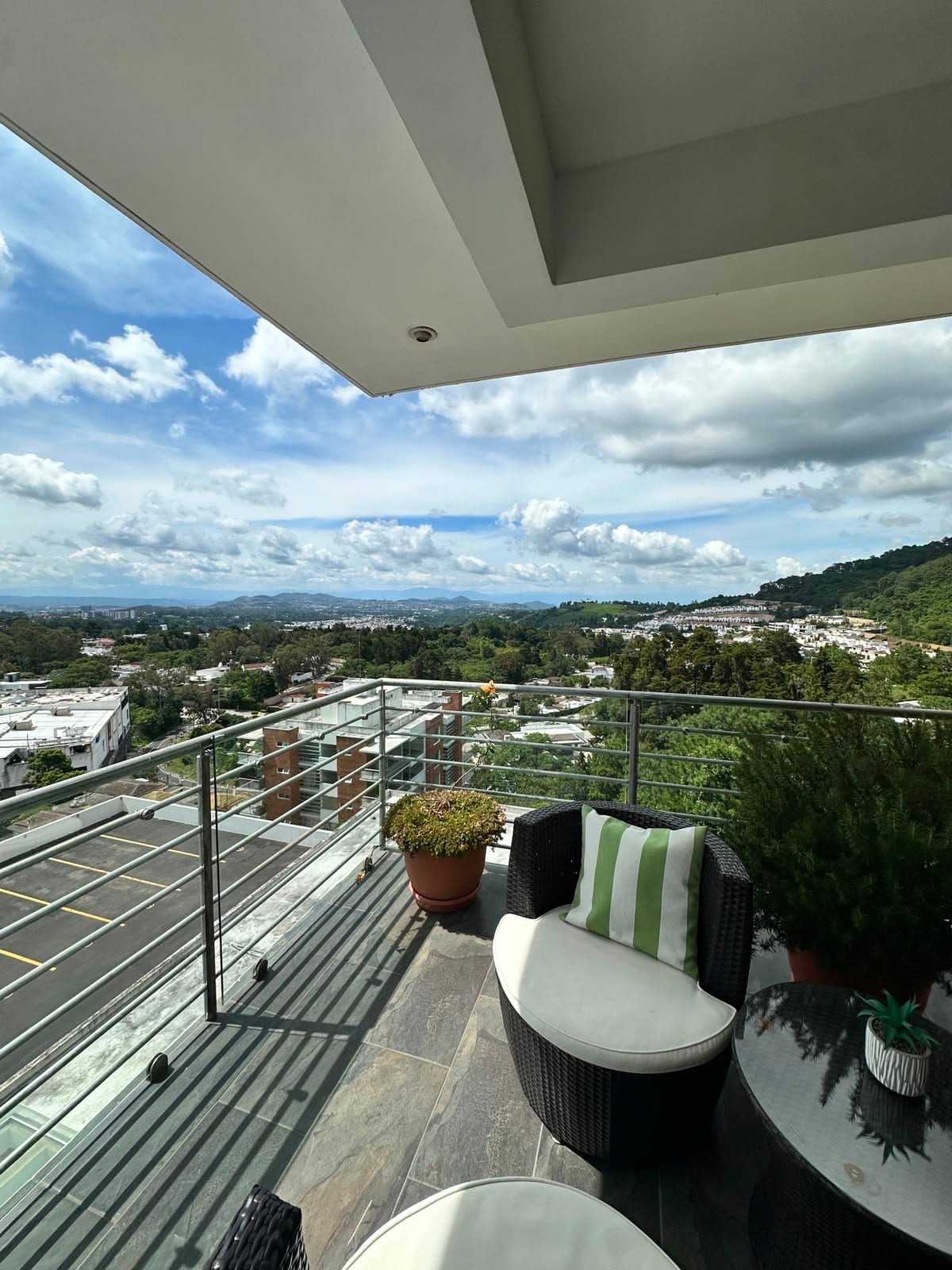 Apartamento en venta | 2 habitaciones | 2 parqueos | 2 baños | balcón | Nueva Caledonia zona 16 — Apartamento en Venta en Nueva Caledonia, Zona 16, Guatemala, Ciudad — foto 8 de 13