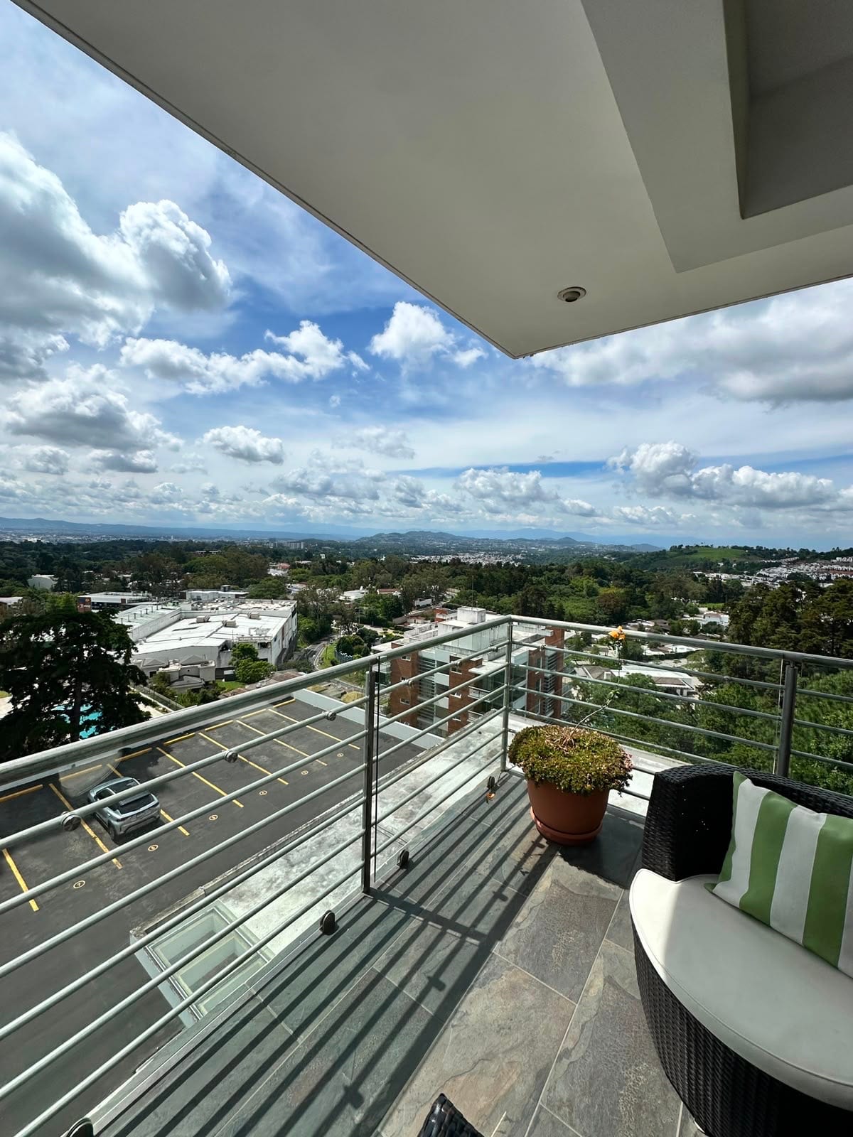 Apartamento en venta | 2 habitaciones | 2 parqueos | 2 baños | balcón | Nueva Caledonia zona 16 — Apartamento en Venta en Nueva Caledonia, Zona 16, Guatemala, Ciudad — foto 9 de 13