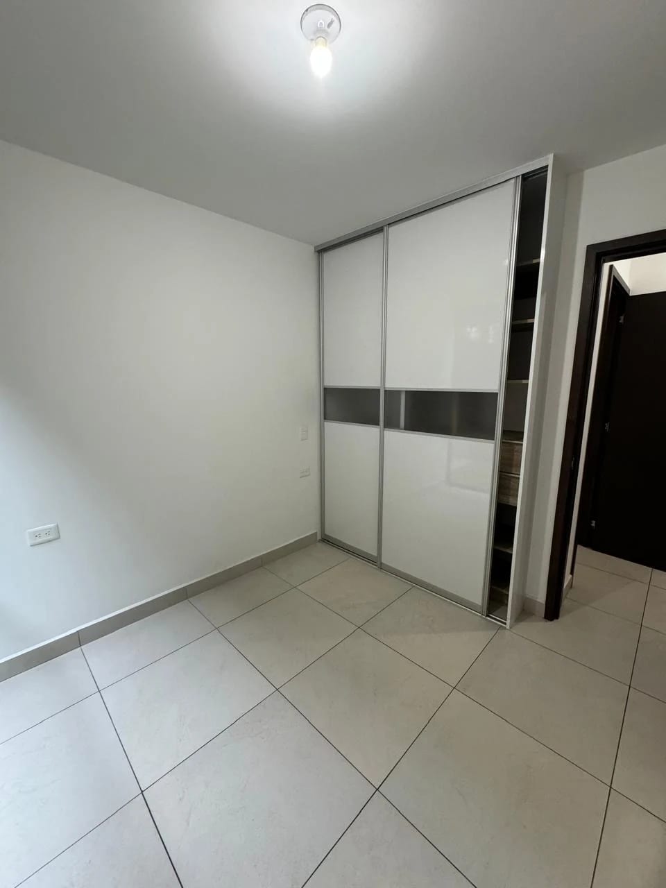 Z.14 EDIFICIO BE14 ÁREA DE LA VILLA – APTO. EN VENTA EN PRIMER NIVEL CON JARDÍN — Apartamento en Venta en Be14, Zona 14, Guatemala, Ciudad — foto 3 de 15