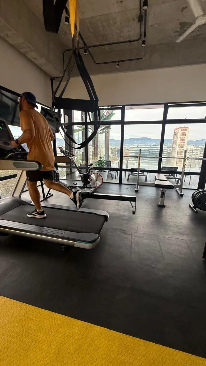 *Z.10 Ciudad Vieja Vendo o Alquilo Apartamento en Nuevo Edificio Bonadiez* +1 — Apartamento en Venta en Bonadiez, Zona 10, Guatemala, Ciudad — foto 2 de 12