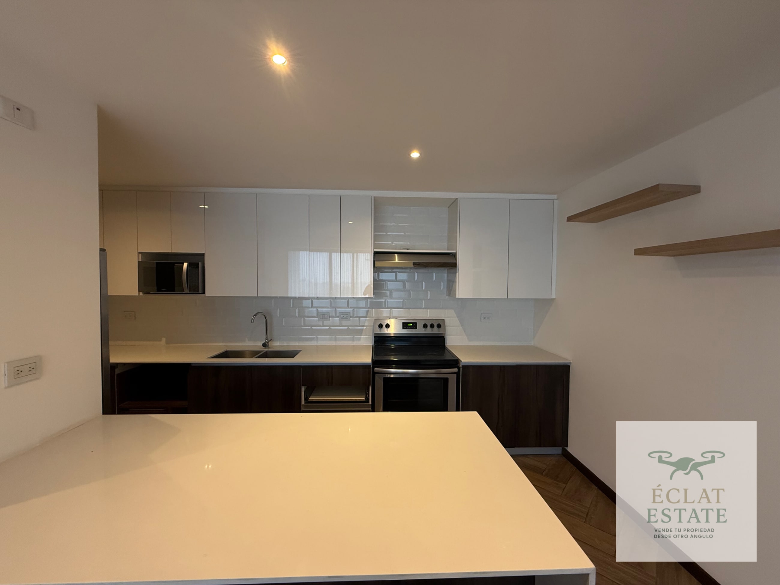 Apartamento de 3 habitaciones + hab. de servicio en renta en zona 10 - 3