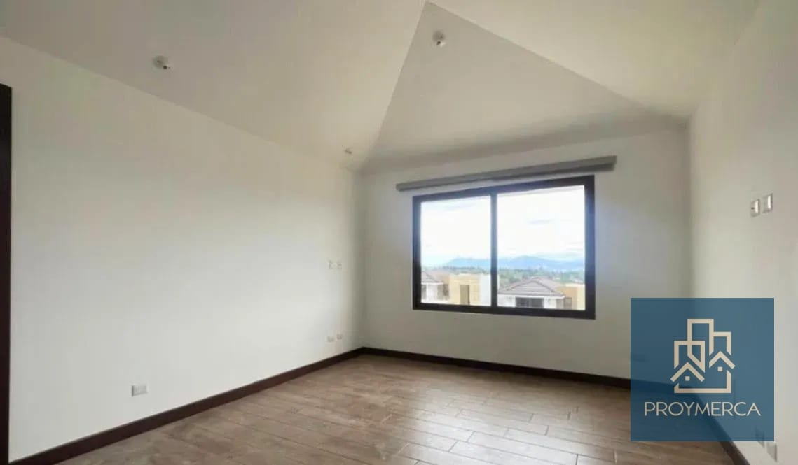 Casa rodeado de áreas verdes en alquiler, Condominio La Reserva II, Lomas de San Isidro, Zona 16 — Apartamento en Alquiler en Zona 16, Guatemala, Ciudad — foto 7 de 11