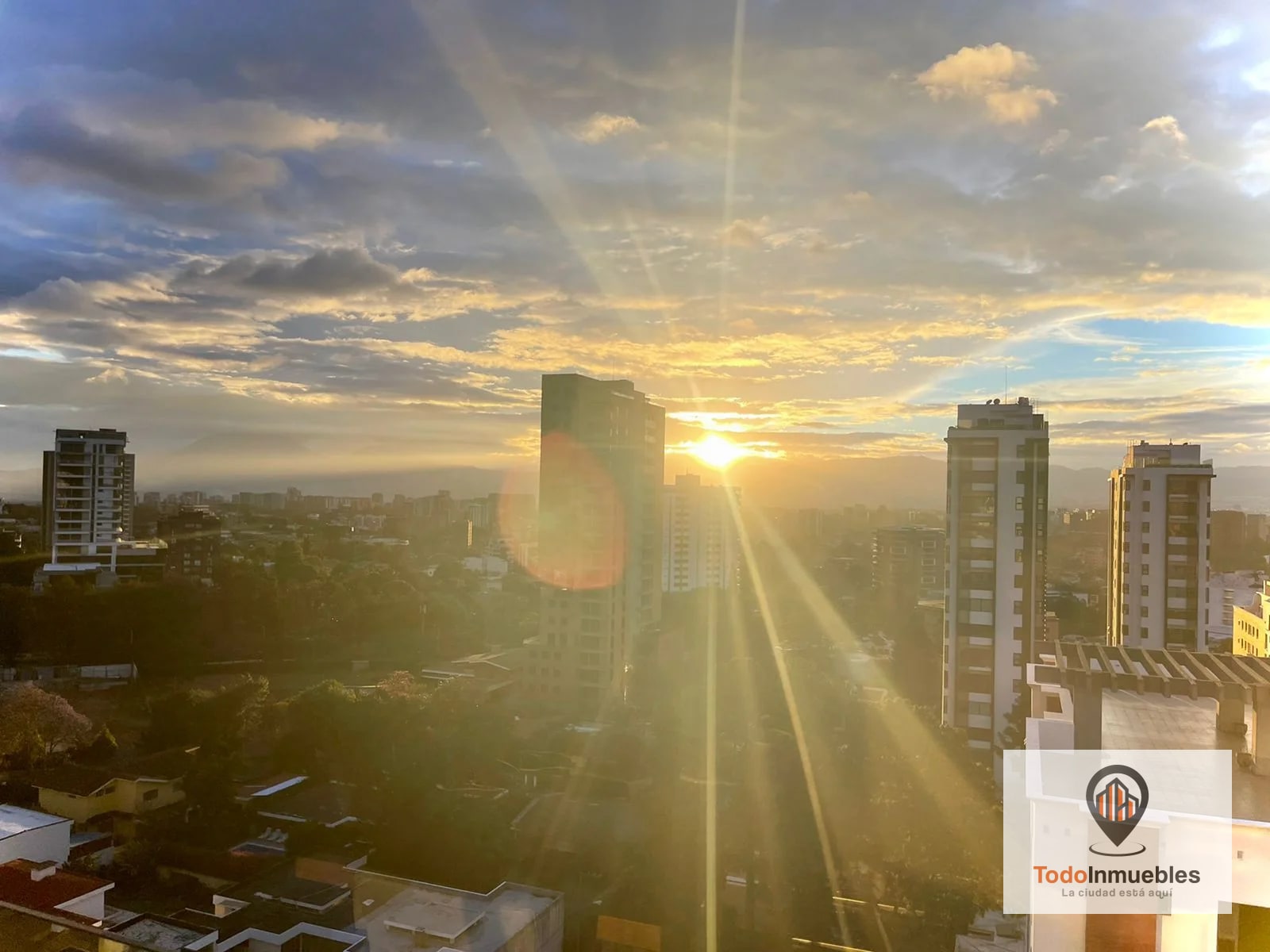 Apartamento Penthouse en Renta en zona 15 vh1 - 2