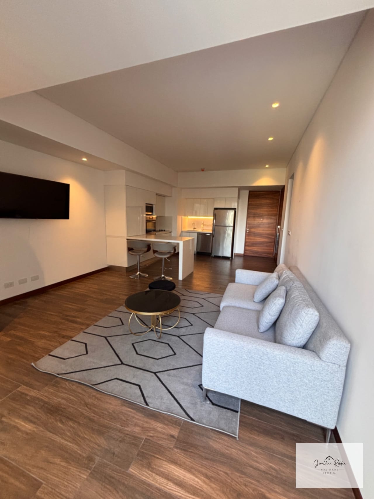 Ejecutivos!!! Apartamento semiamueblado en Avia z 10una habitación — Apartamento en Alquiler en Avia, Zona 10, Guatemala, Ciudad — foto 1 de 7