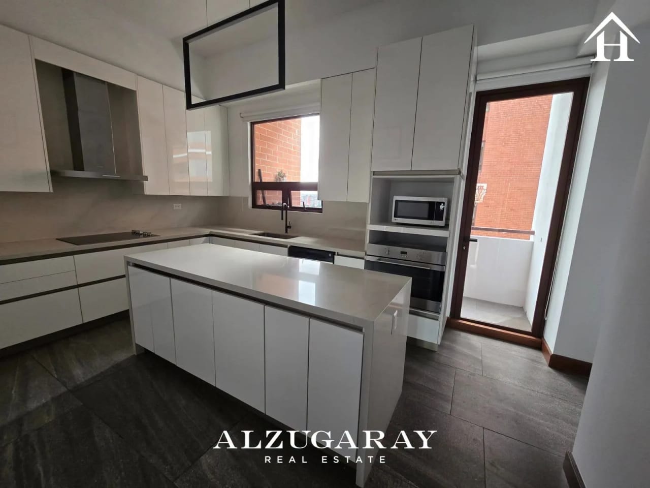 Apto. Moderno con Balcón 3 Hab./ Edif. Salvattore Z.10 — Apartamento en Alquiler en Salvattore, Zona 10, Guatemala, Ciudad — foto 3 de 9