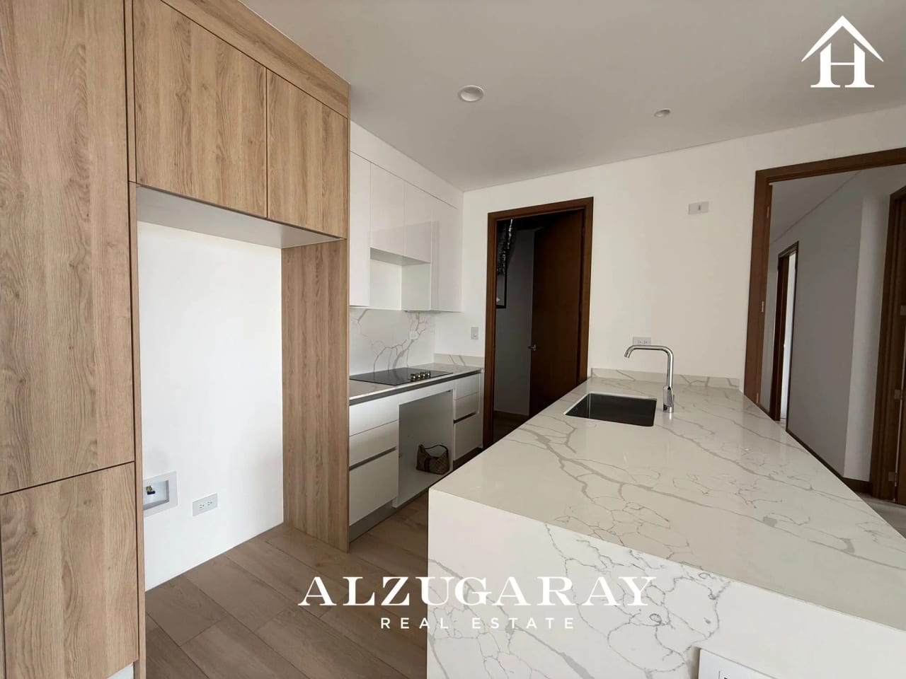 Apartamento en Renta 3 Hab. | Ferre Diez Z.10 — Apartamento en Alquiler en Ferré Diez, Zona 10, Guatemala, Ciudad — foto 3 de 9