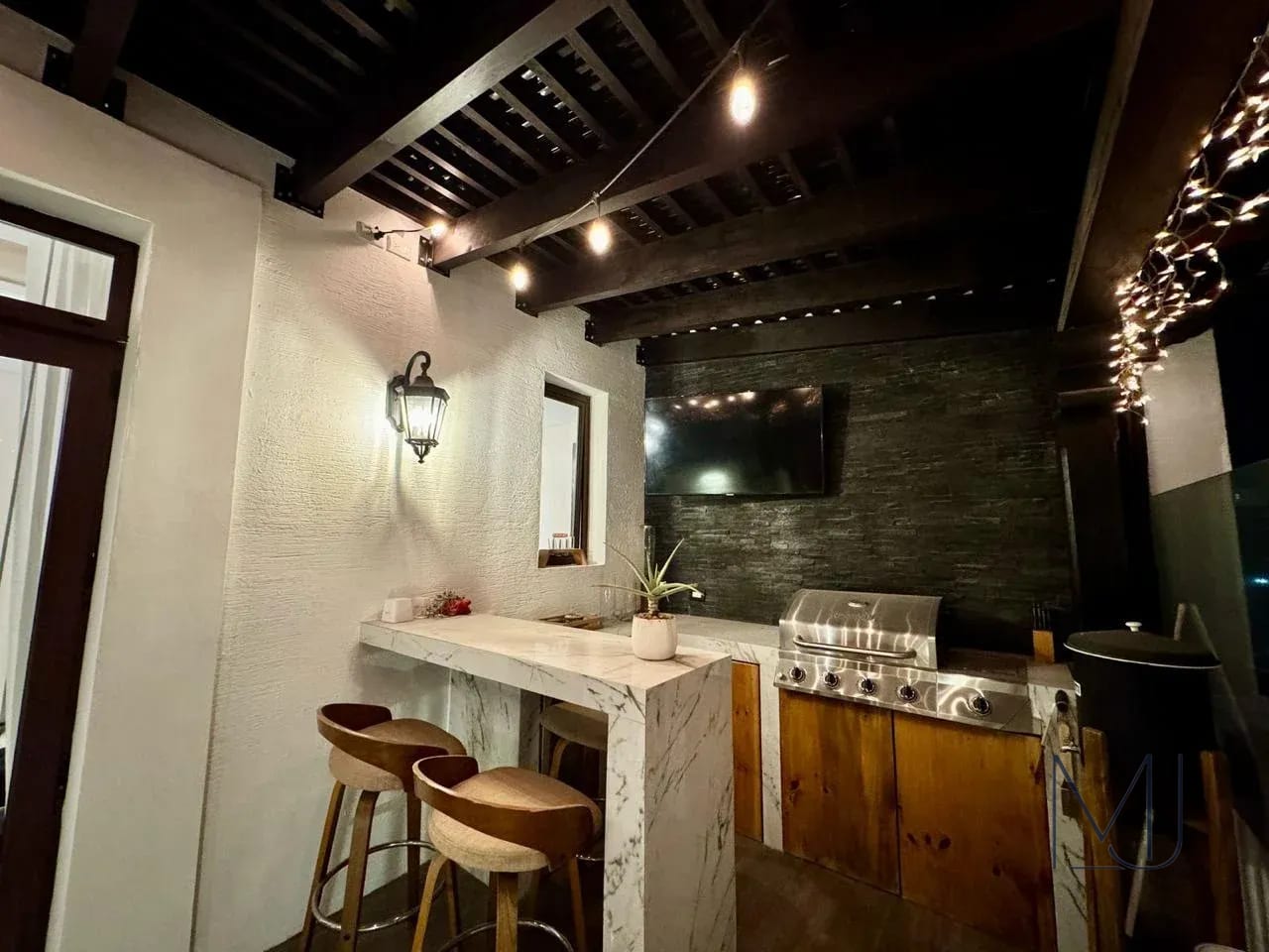 Apartamento en Alquiler | Lirios de Cayalá II | Zona 16 | Amueblado · 2 habitaciones — Apartamento en Alquiler en Lirios de Cayalá II, Zona 16, Guatemala, Ciudad — foto 2 de 12