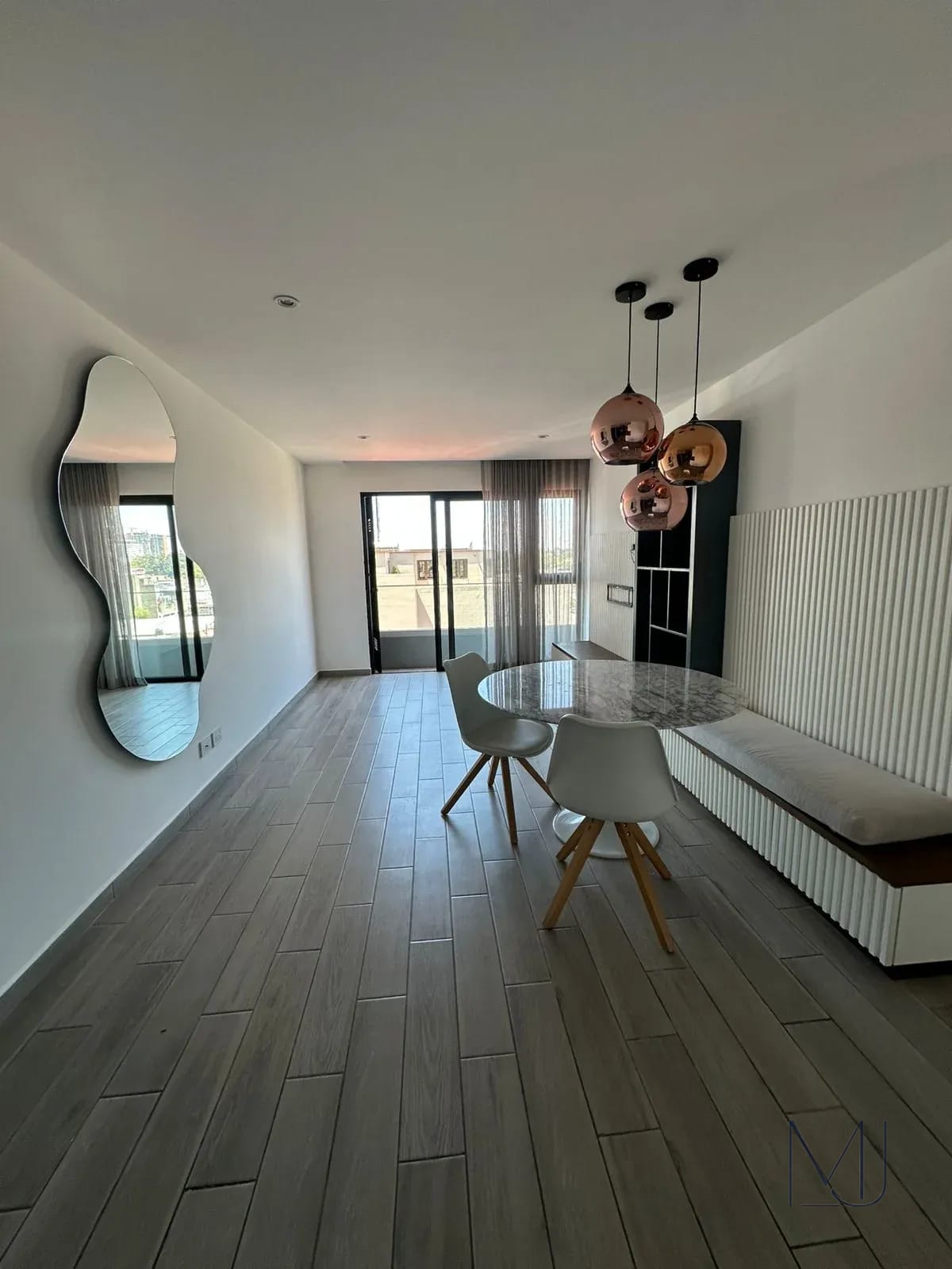 Apartamento en Alquiler | Parque 10 | Zona 10 | 3 habitaciones · Balcón — Apartamento en Alquiler en Parque 10, Zona 10, Guatemala, Ciudad — foto 1 de 10