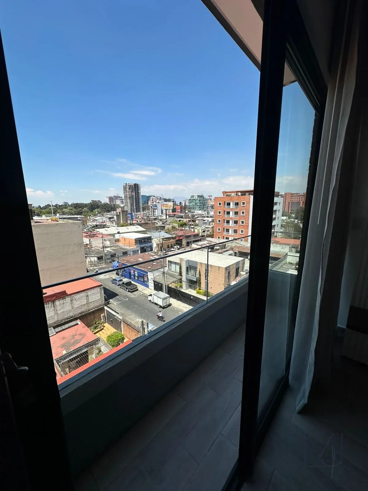 Apartamento en Alquiler | Parque 10 | Zona 10 | 3 habitaciones · Balcón — Apartamento en Alquiler en Parque 10, Zona 10, Guatemala, Ciudad — foto 8 de 10