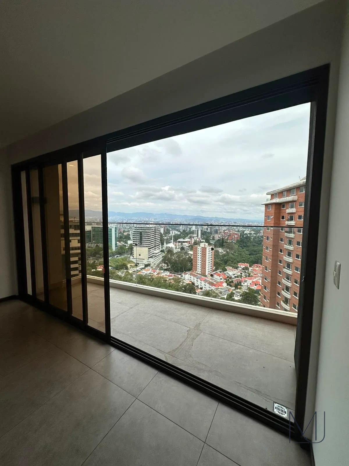 Apartamento en Alquiler | Albero San Lázaro | Zona 15 | 111 m² · 2 Hab — Apartamento en Alquiler en Albero San Lazaro, Zona 15, Guatemala, Ciudad — foto 1 de 17