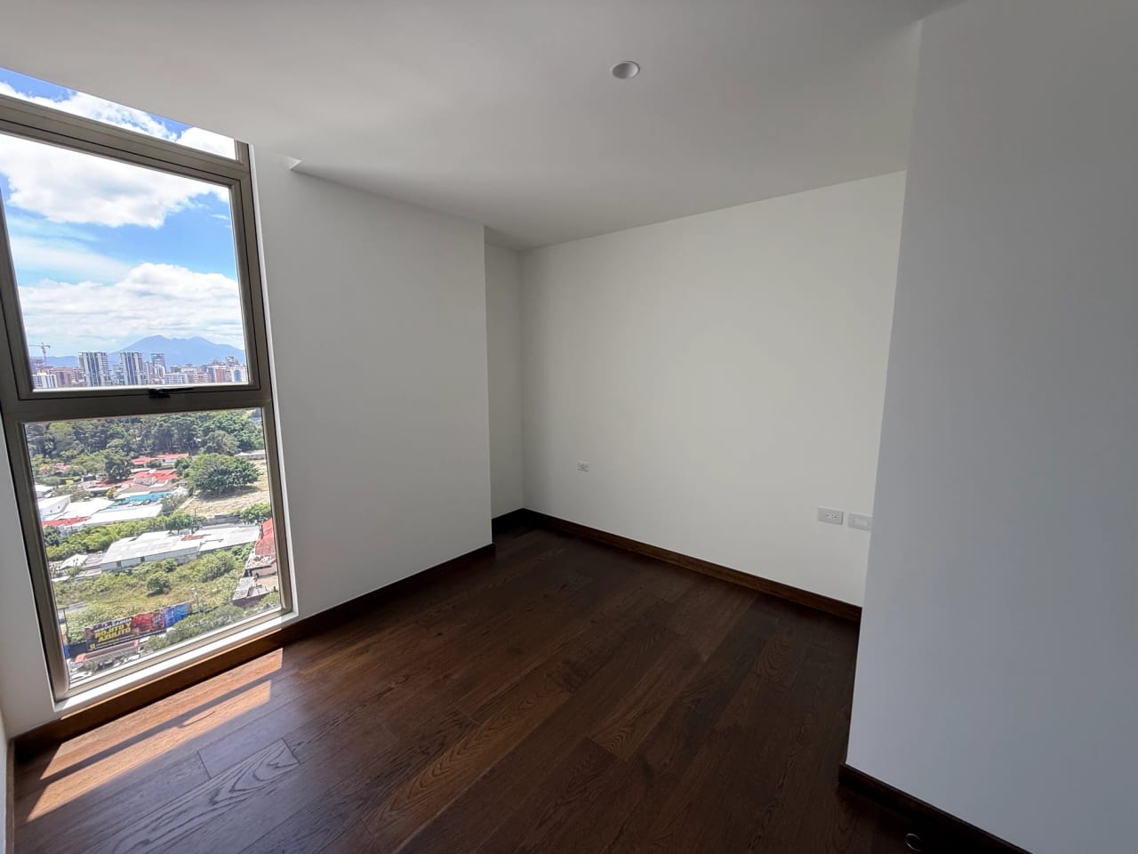Rento apartamento en Zona 10 EDIFICIO NUEVO CON AMENIDADES DE LUJO — Apartamento en Alquiler en Atarah, Zona 10, Guatemala, Ciudad — foto 12 de 17