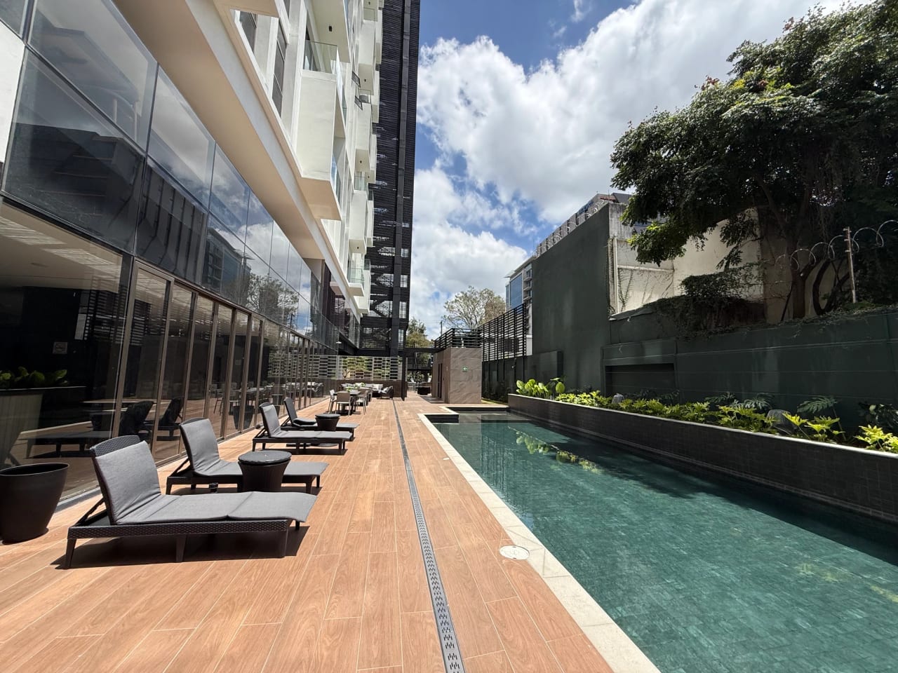 Rento apartamento en Zona 10 EDIFICIO NUEVO CON AMENIDADES DE LUJO — Apartamento en Alquiler en Atarah, Zona 10, Guatemala, Ciudad — foto 5 de 17
