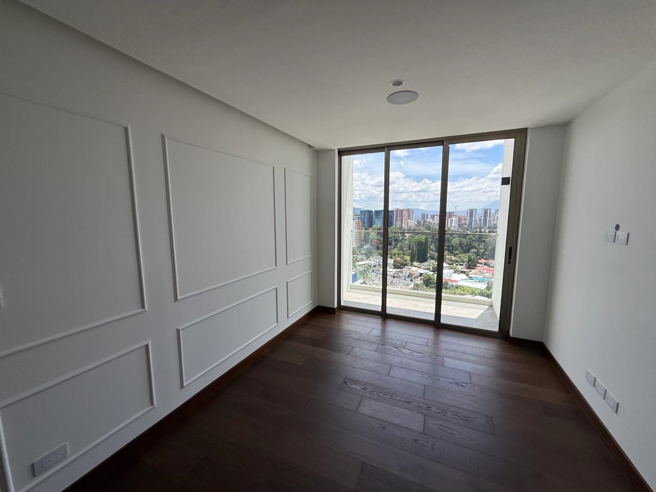 Rento apartamento en Zona 10 EDIFICIO NUEVO CON AMENIDADES DE LUJO — Apartamento en Alquiler en Atarah, Zona 10, Guatemala, Ciudad — foto 10 de 17