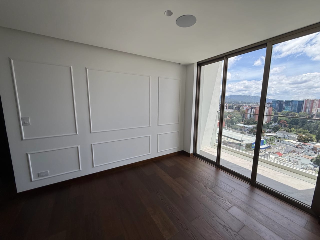 Rento apartamento en Zona 10 EDIFICIO NUEVO CON AMENIDADES DE LUJO — Apartamento en Alquiler en Atarah, Zona 10, Guatemala, Ciudad — foto 13 de 17