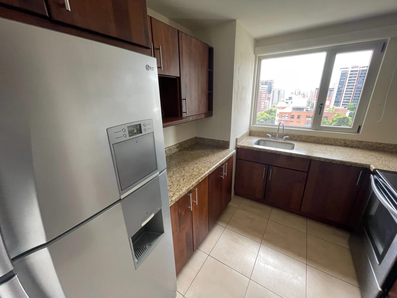 Rento apartamento de 3 dormitorios en Zona 14 CERCA DE EUROPLAZA — Apartamento en Alquiler en Catania, Zona 14, Guatemala, Ciudad — foto 4 de 17