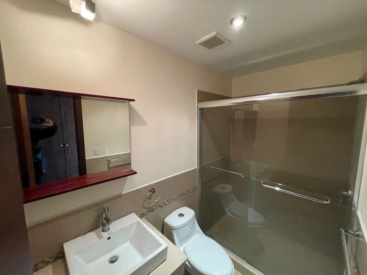 Rento apartamento de 3 dormitorios en Zona 14 CERCA DE EUROPLAZA — Apartamento en Alquiler en Catania, Zona 14, Guatemala, Ciudad — foto 7 de 17