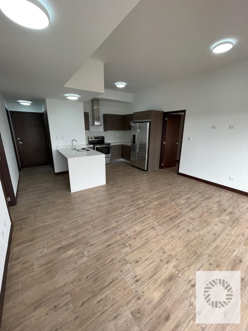 Bonito Apartamento — Apartamento en Alquiler en Casalini Diagonal 6, Zona 10, Guatemala, Ciudad — foto 2 de 11