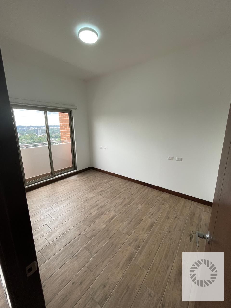 Bonito Apartamento — Apartamento en Alquiler en Casalini Diagonal 6, Zona 10, Guatemala, Ciudad — foto 3 de 11