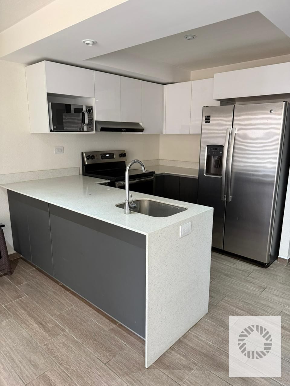 Bonito Apartamento — Apartamento en Alquiler en Parque Mateo, Zona 7, Guatemala, Ciudad — foto 1 de 12