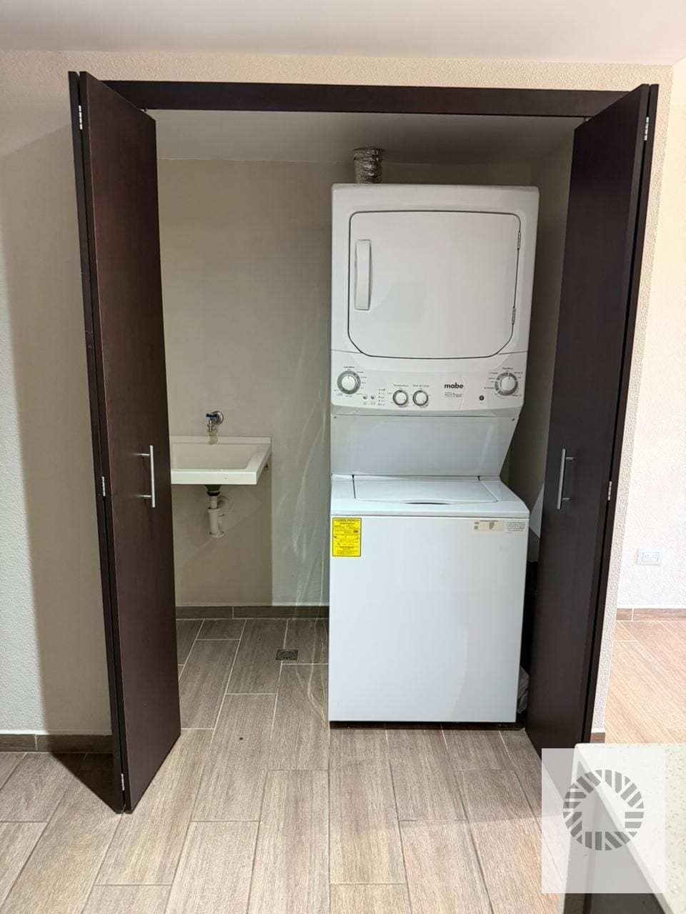 Bonito Apartamento — Apartamento en Alquiler en Parque Mateo, Zona 7, Guatemala, Ciudad — foto 3 de 12