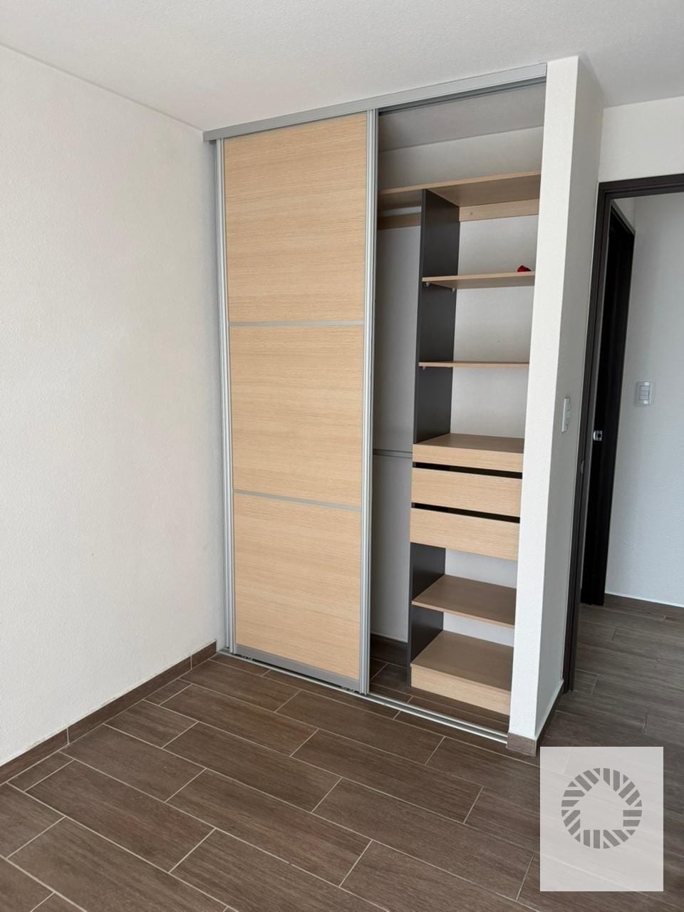 Bonito Apartamento — Apartamento en Alquiler en Parque Mateo, Zona 7, Guatemala, Ciudad — foto 7 de 12