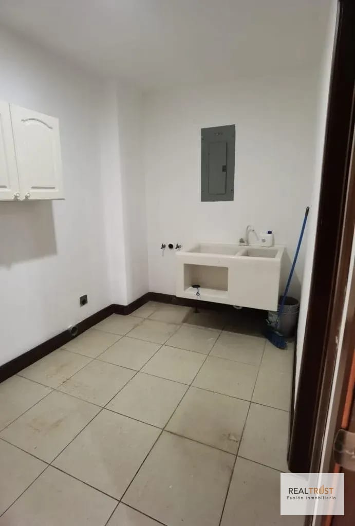 Precioso y amplio apartamento en Colonia Oakland. (copia) — Apartamento en Alquiler en Zona 10, Guatemala, Ciudad — foto 6 de 17