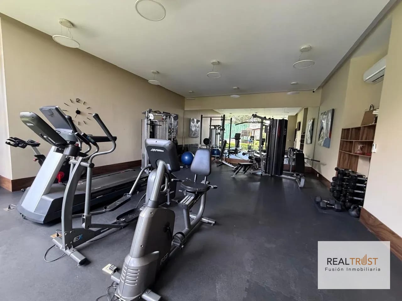 Apartamento en renta SANTA Inés zona 14 — Apartamento en Alquiler en Zona 14, Guatemala, Ciudad — foto 13 de 16