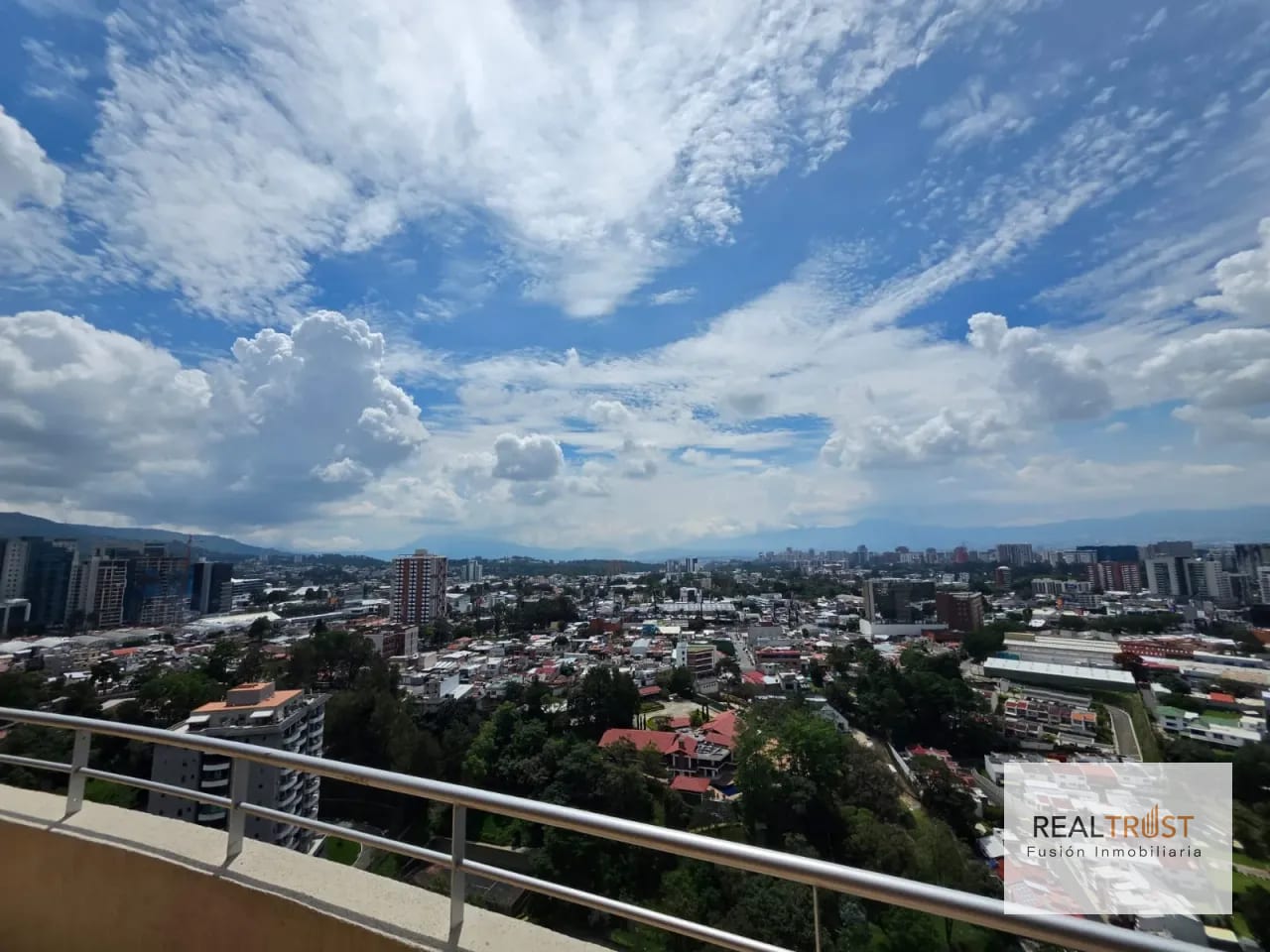 Precioso apartamento amplio vista hermosa 2 — Apartamento en Alquiler en Botticelli, Zona 15, Guatemala, Ciudad — foto 9 de 12