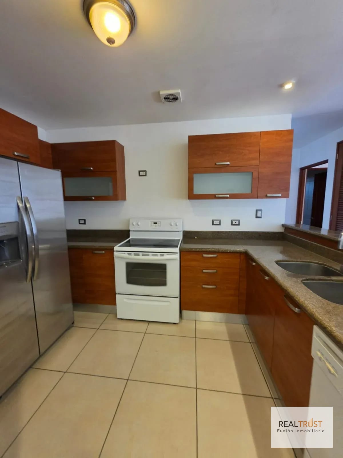 Amplio apartamento Torre Condesa zona 14 — Apartamento en Alquiler en Zona 14, Guatemala, Ciudad — foto 5 de 11