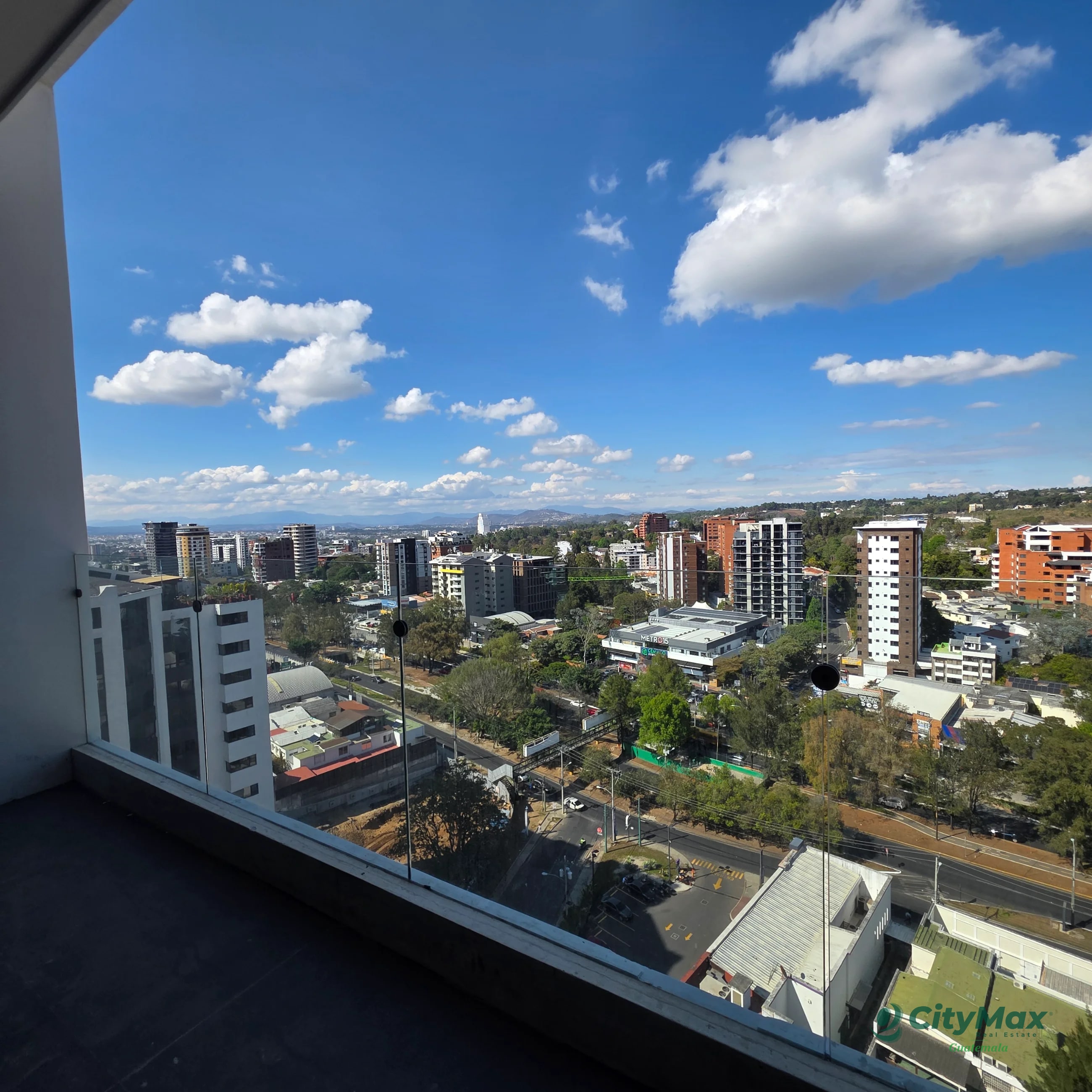 Apartamento 3 Dormitorios en Venta Zona 15 Nivel Alto - 1