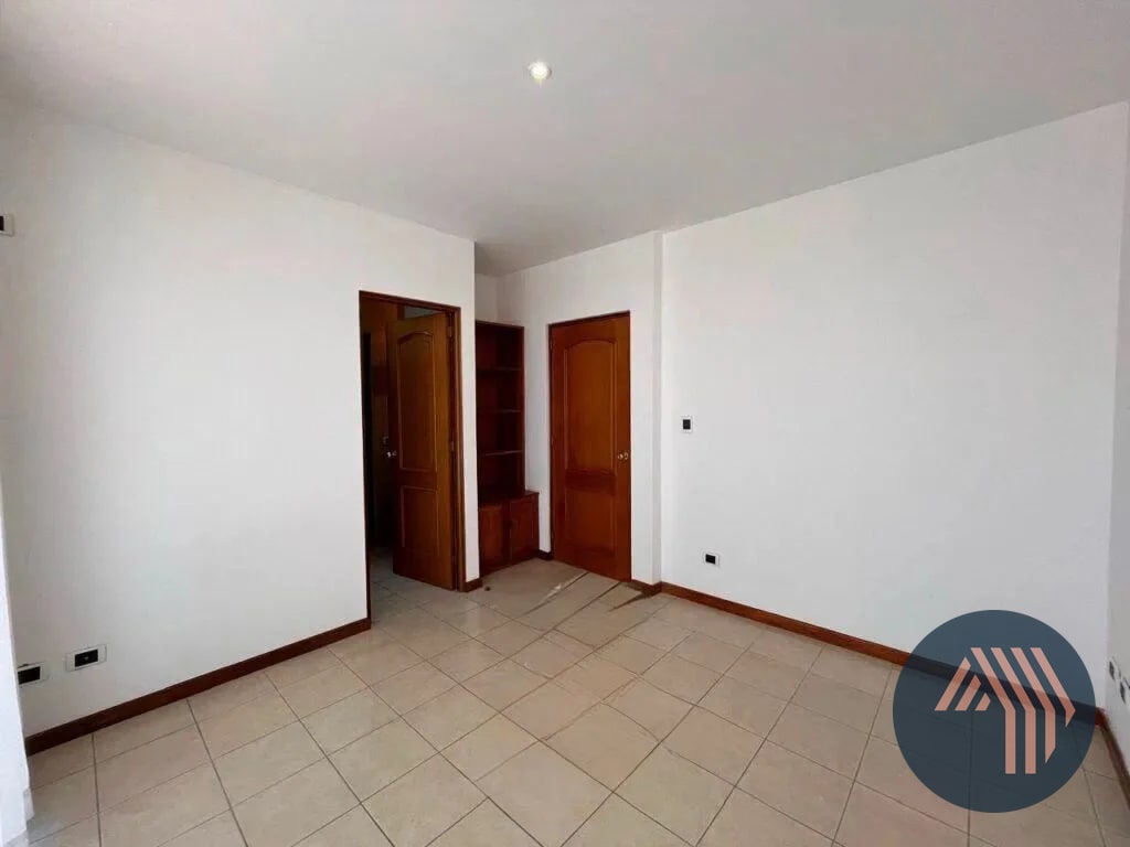 ALQUILER DE AMPLIO APARTAMENTO - COL. MAESTRO, ZONA 15 - 6