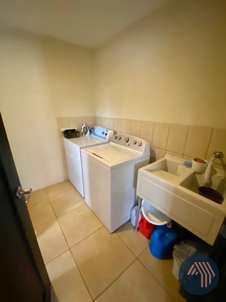 VENTA DE AMPLIO Y CÉNTRICO APARTAMENTO - ARIA, ZONA 10 - 4