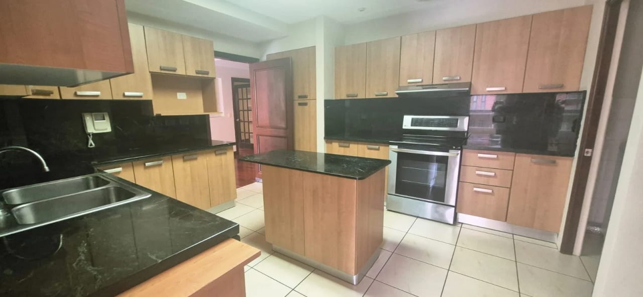 Alquiler de Apartamento Súper amplio en Zona 14 San Angel — Apartamento en Alquiler en San Ángel, Zona 14, Guatemala, Ciudad — foto 7 de 16