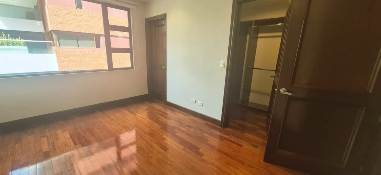 Alquiler de Apartamento Súper amplio en Zona 14 San Angel — Apartamento en Alquiler en San Ángel, Zona 14, Guatemala, Ciudad — foto 13 de 16