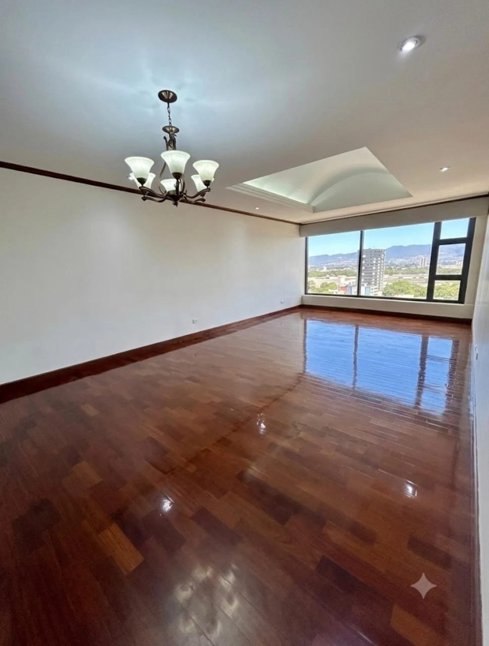 Amplio Apartamento en Alquiler San Angel — Apartamento en Alquiler en San Ángel, Zona 14, Guatemala, Ciudad — foto 1 de 13
