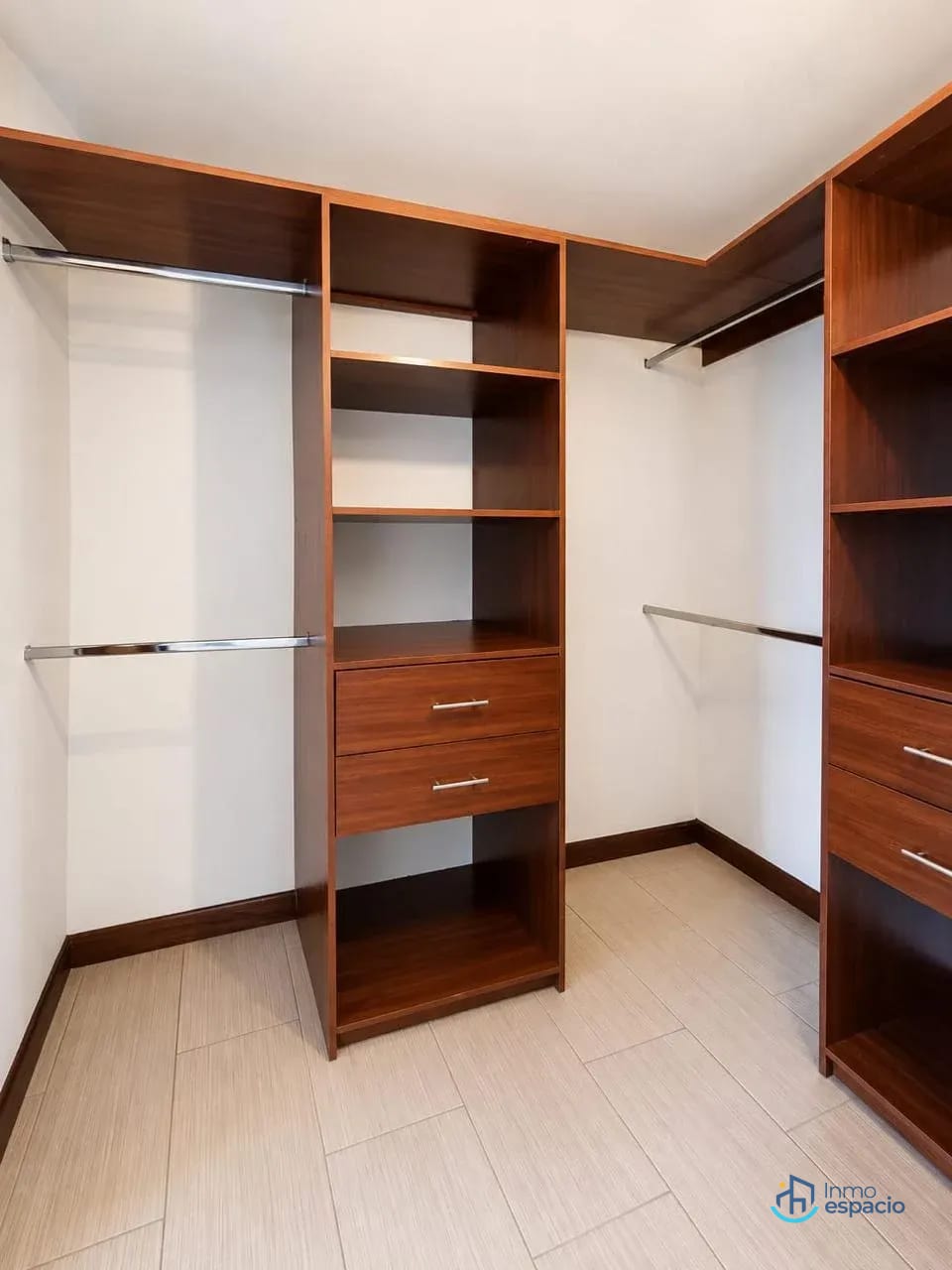 Apartamento en renta en Zona 14 — Apartamento en Alquiler en La Villa, Zona 14, Guatemala, Ciudad — foto 9 de 12