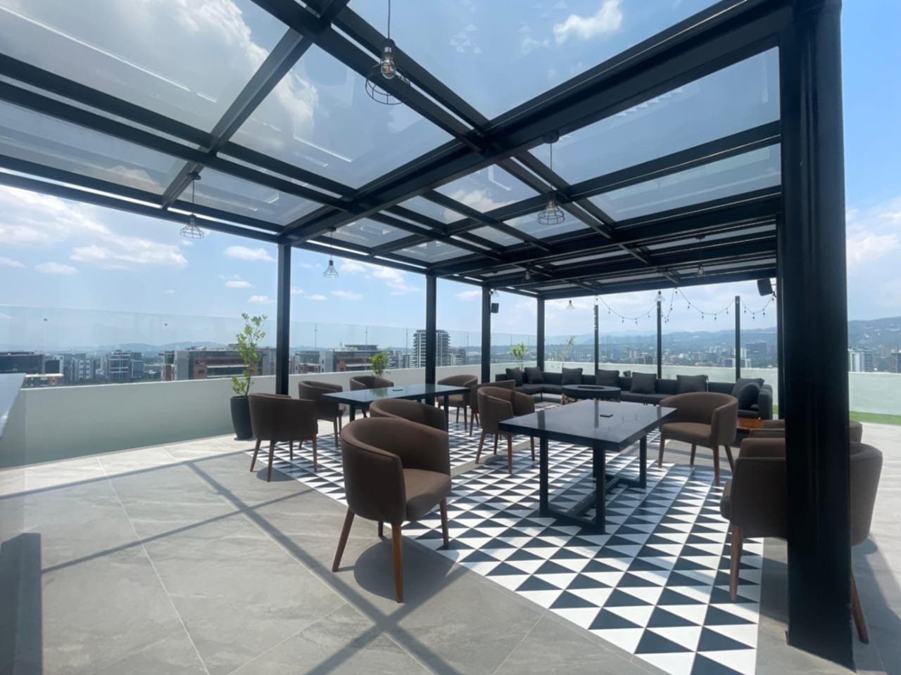 ✨ APARTAMENTO EN RENTA EN EL CORAZÓN DE ZONA 10✨ — Apartamento en Alquiler en Zona 10, Guatemala, Ciudad — foto 1 de 11