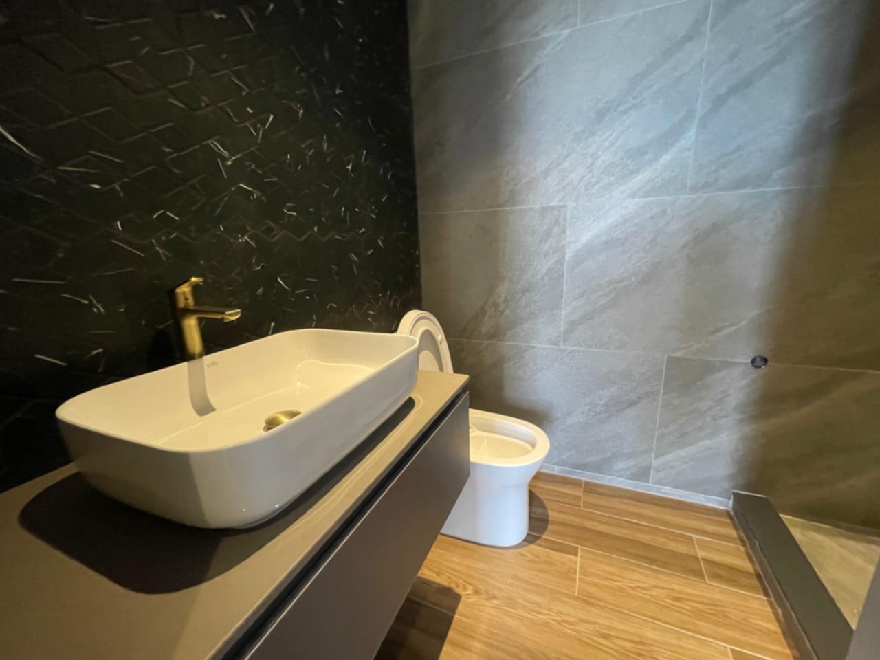 ✨ APARTAMENTO EN RENTA EN EL CORAZÓN DE ZONA 10✨ — Apartamento en Alquiler en Zona 10, Guatemala, Ciudad — foto 5 de 11
