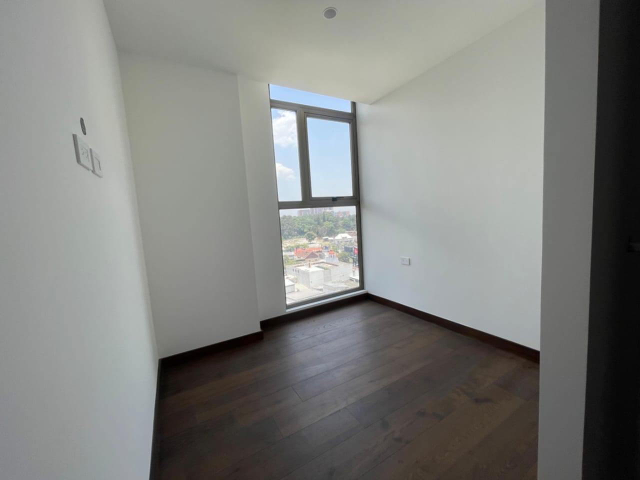✨ APARTAMENTO EN RENTA EN EL CORAZÓN DE ZONA 10✨ — Apartamento en Alquiler en Zona 10, Guatemala, Ciudad — foto 8 de 11