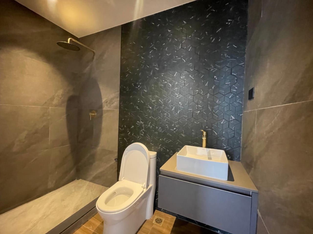 ✨ APARTAMENTO EN RENTA EN EL CORAZÓN DE ZONA 10✨ — Apartamento en Alquiler en Zona 10, Guatemala, Ciudad — foto 10 de 11