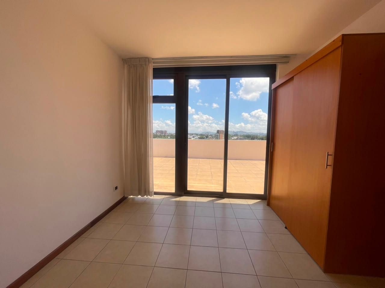 🌅🏡 Apartamento en Zona 15 con amplia terraza y vista panorámica ✨ — Apartamento en Venta en Zona 15, Guatemala, Ciudad — foto 6 de 9
